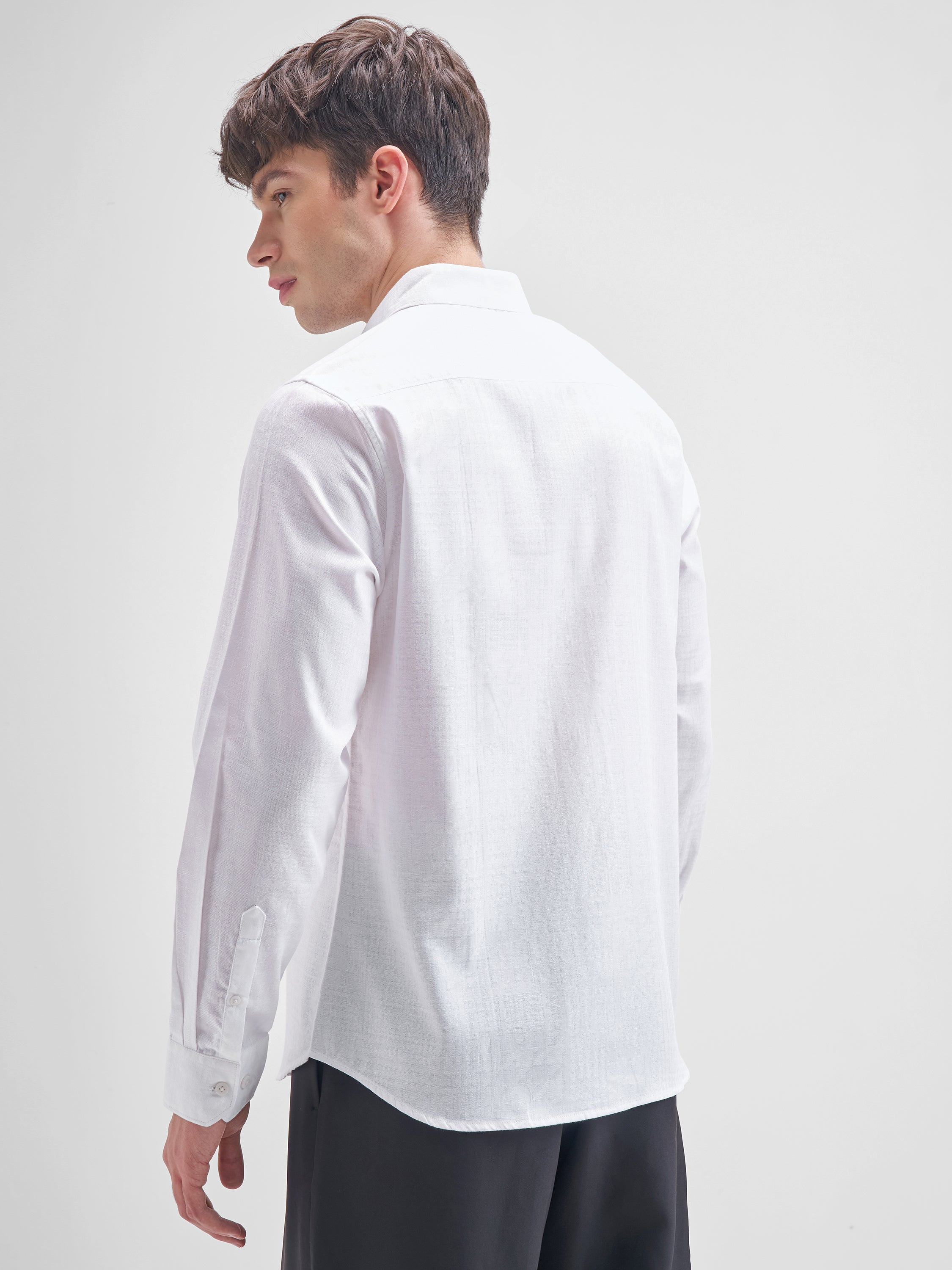 Highlander Men White Solid Slim Fit Casual Shirt - White - Image 3