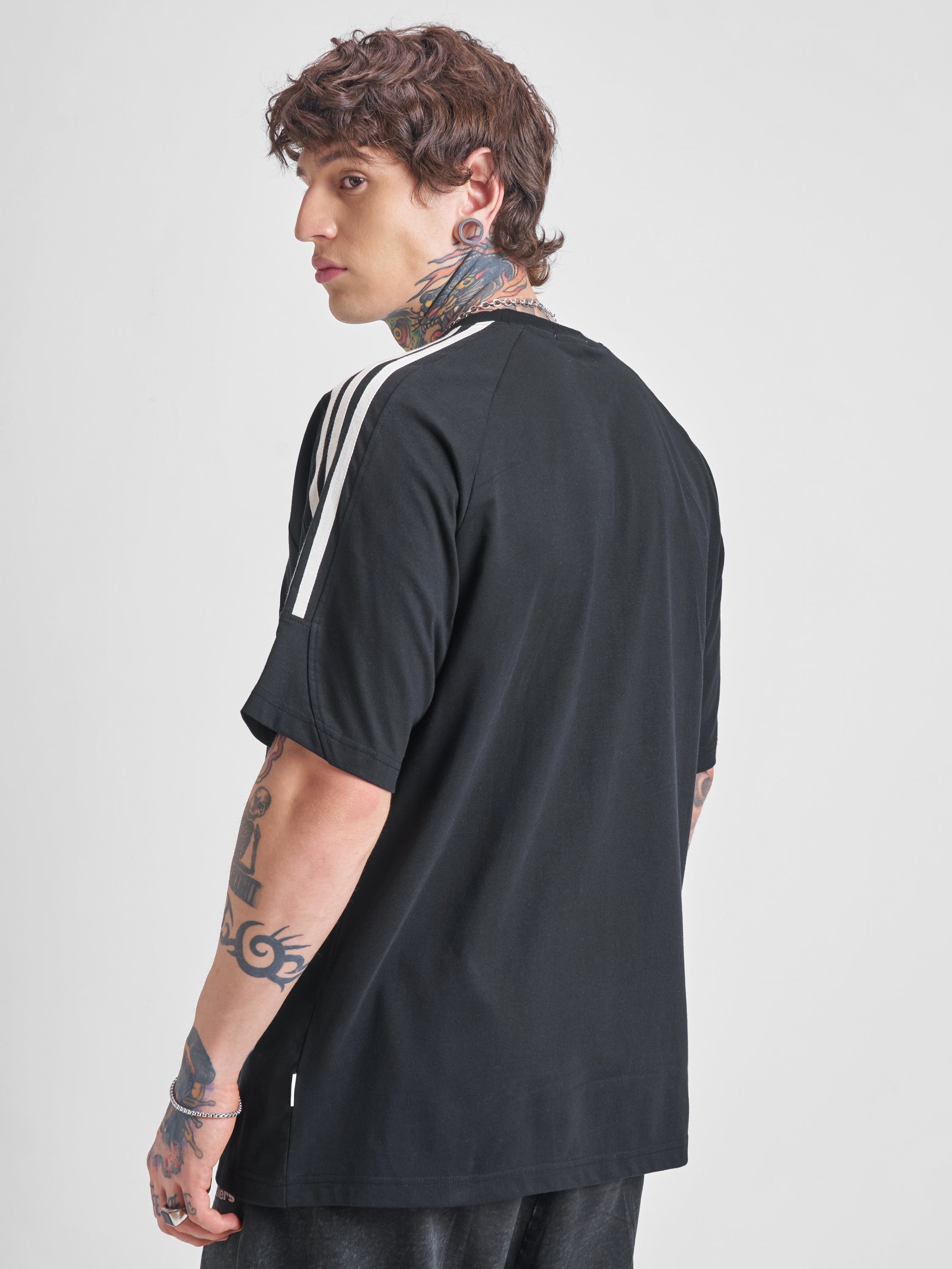 Highlander Men Black Printed Round Neck Oversized Fit T-Shirt - Black - Image 3