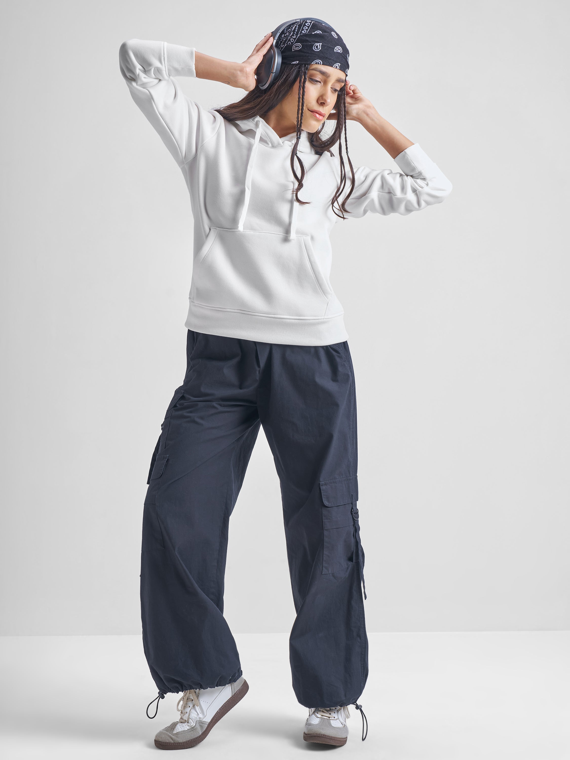 Tokyo Talkies Women White Solid Pullover Hood Sweatshirt - White - Image 2