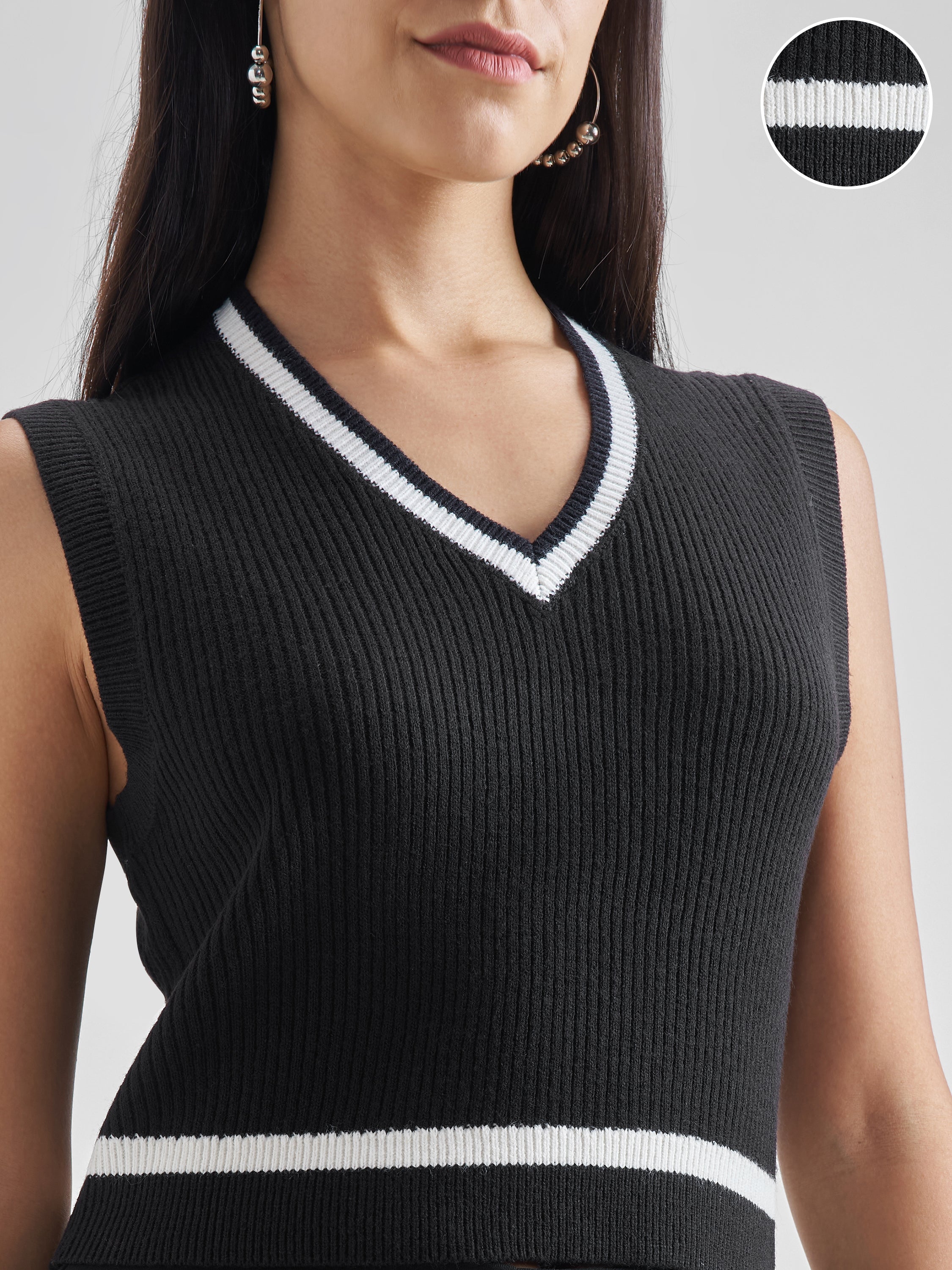 Tokyo Talkies Womens Black/White V-Neck Sleevless Sweater - Black - Image 5