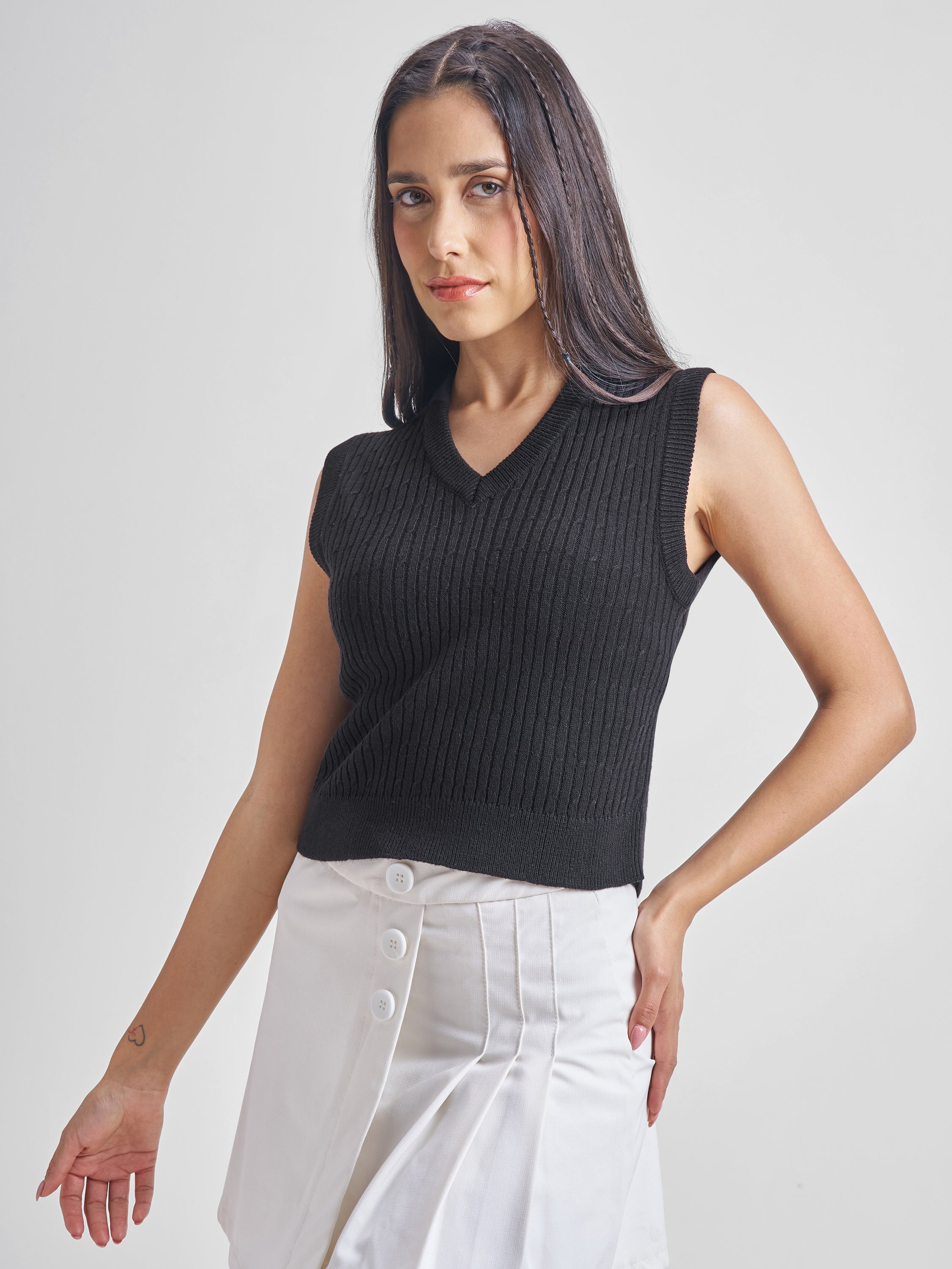 Tokyo Talkies Womens Black V-Neck Sleevless Sweater - Black - Image 4