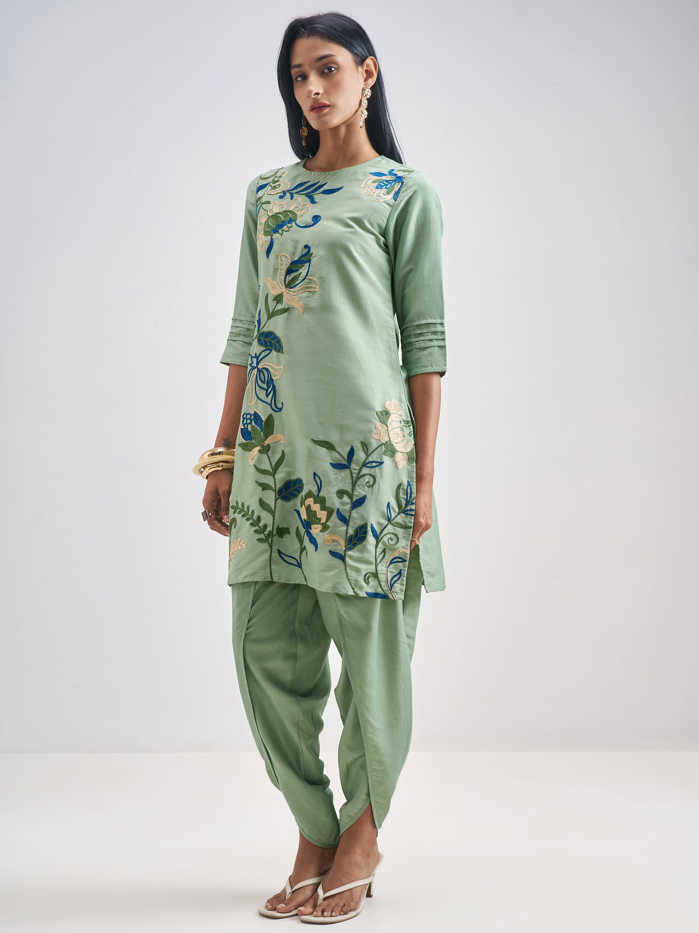 Vishudh Women Green Kurta With Dhoti Pant - Green - Image 2