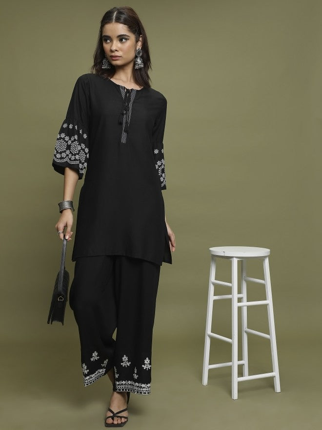Vishudh Women Black Printed Straight Kurta - Black - Image 1