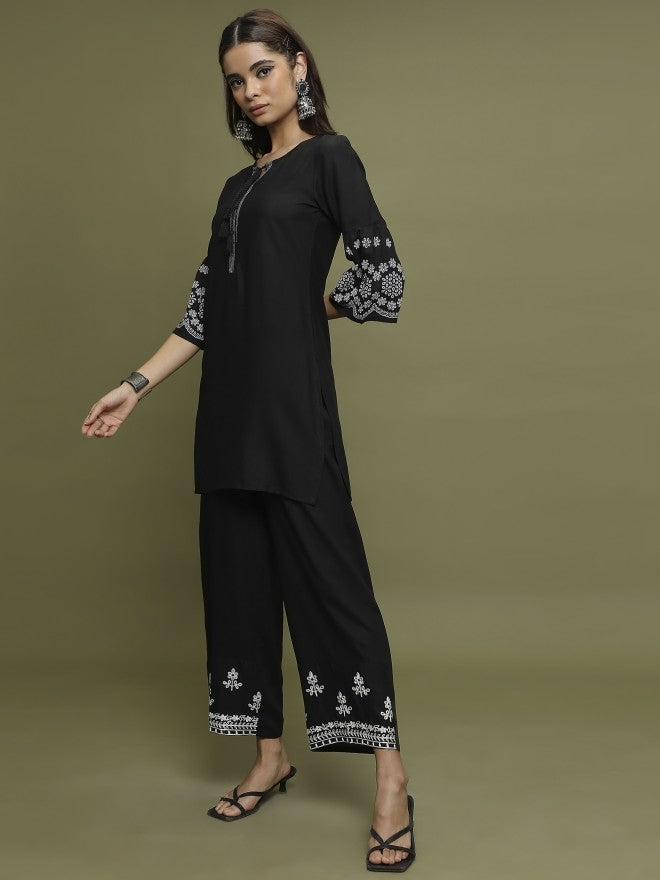 Vishudh Women Black Printed Straight Kurta - Black - Image 2