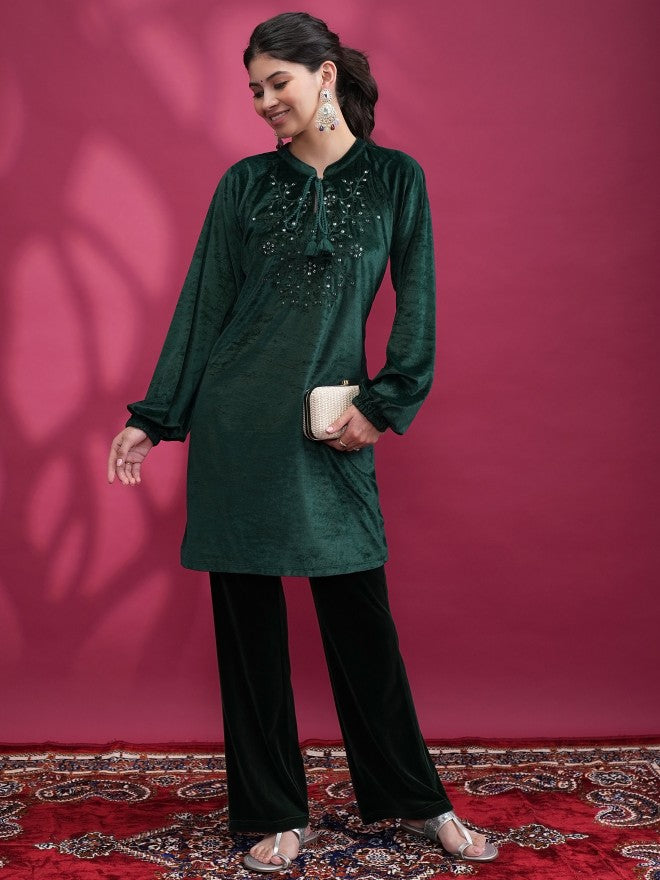 Vishudh Women Green Embroidered Straight Kurta - Green - Image 1