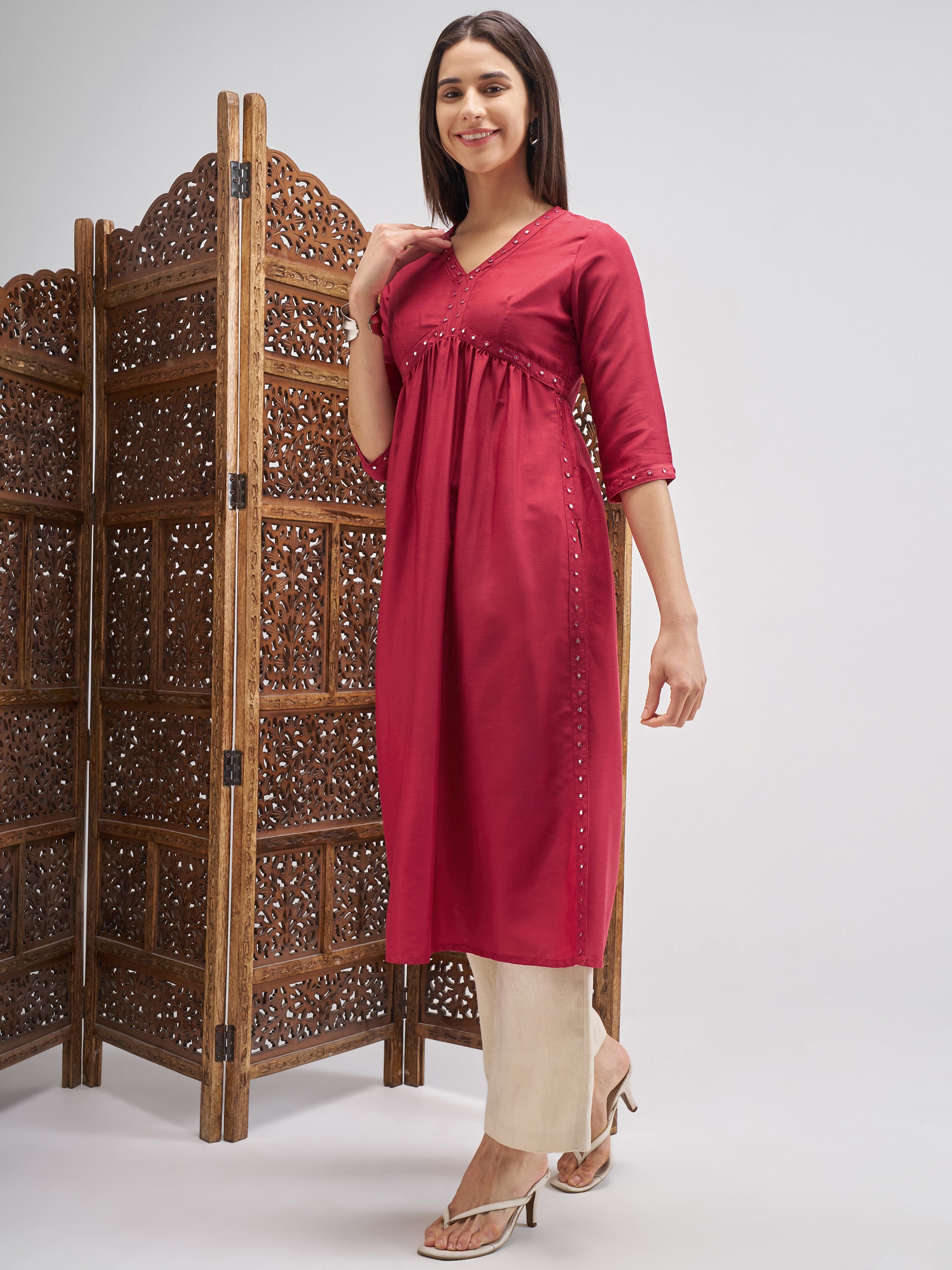 Vishudh Women Maroon Embroidered Straight Kurta - Maroon - Image 2