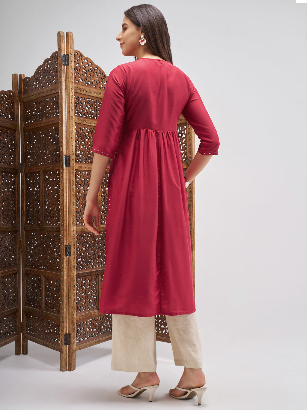 Vishudh Women Maroon Embroidered Straight Kurta - Maroon - Image 3