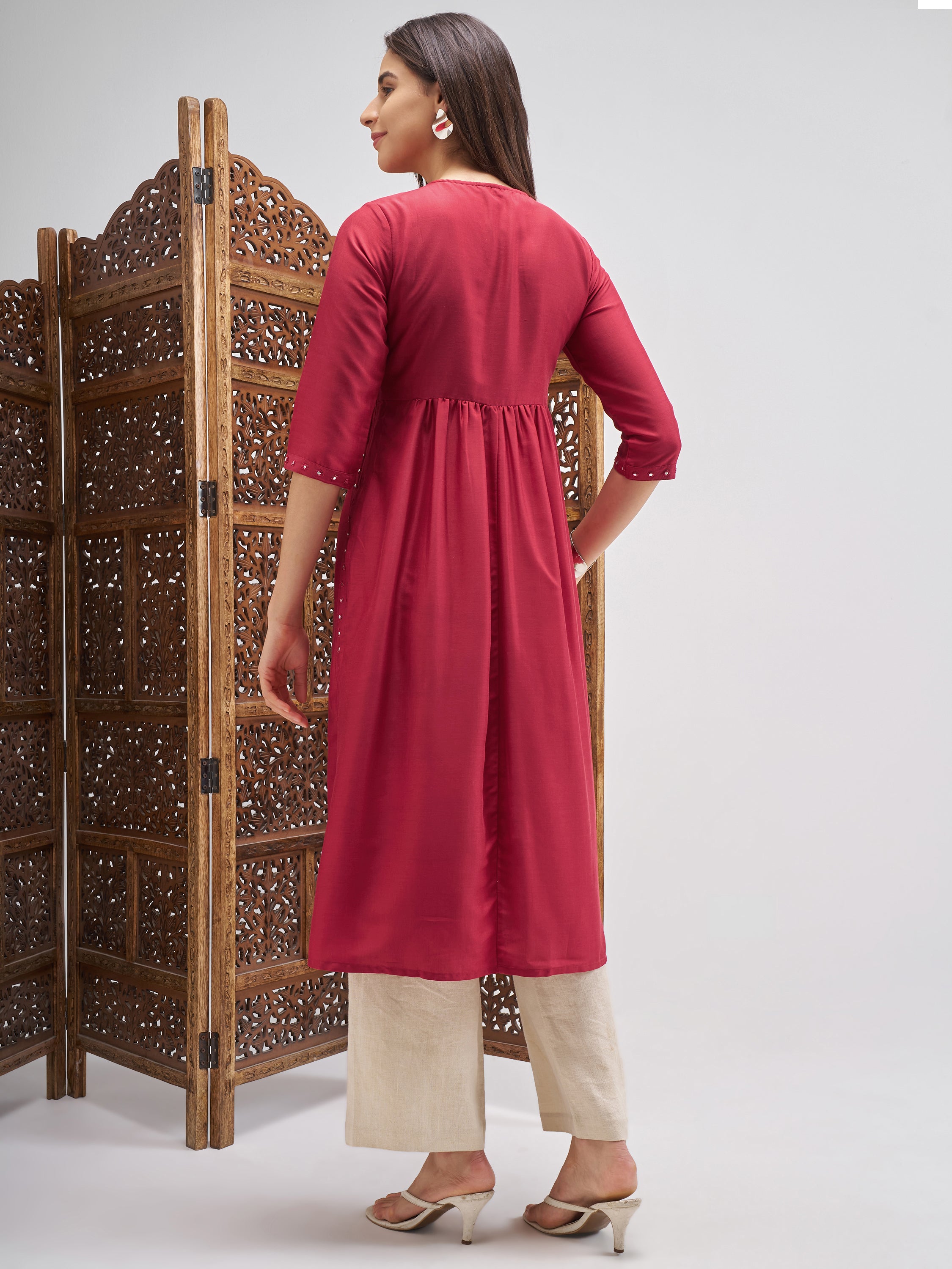 Vishudh Women Maroon Embroidered Straight Kurta - Maroon - Image 3