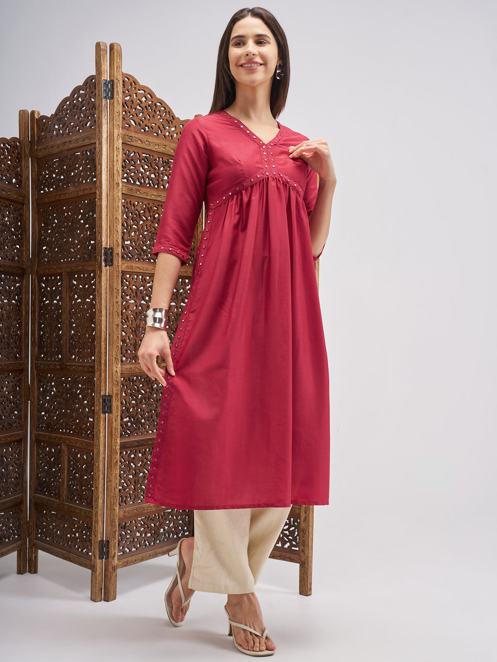 Vishudh Women Maroon Embroidered Straight Kurta - Maroon - Image 4