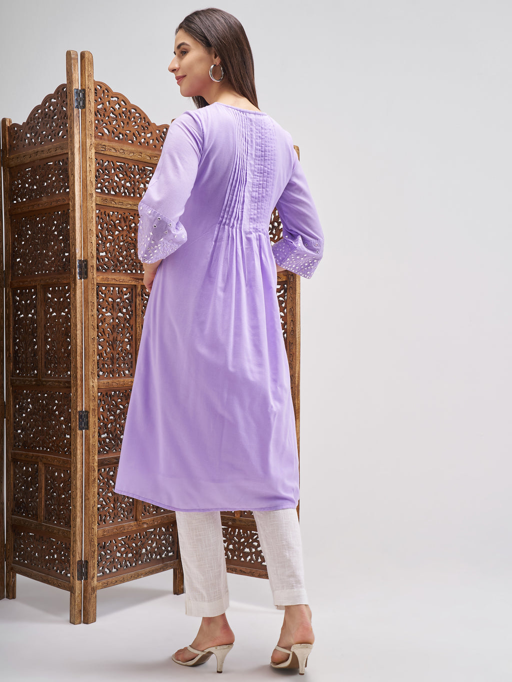 Vishudh Women Purple Embroidered A-Line Kurta - Purple - Image 3