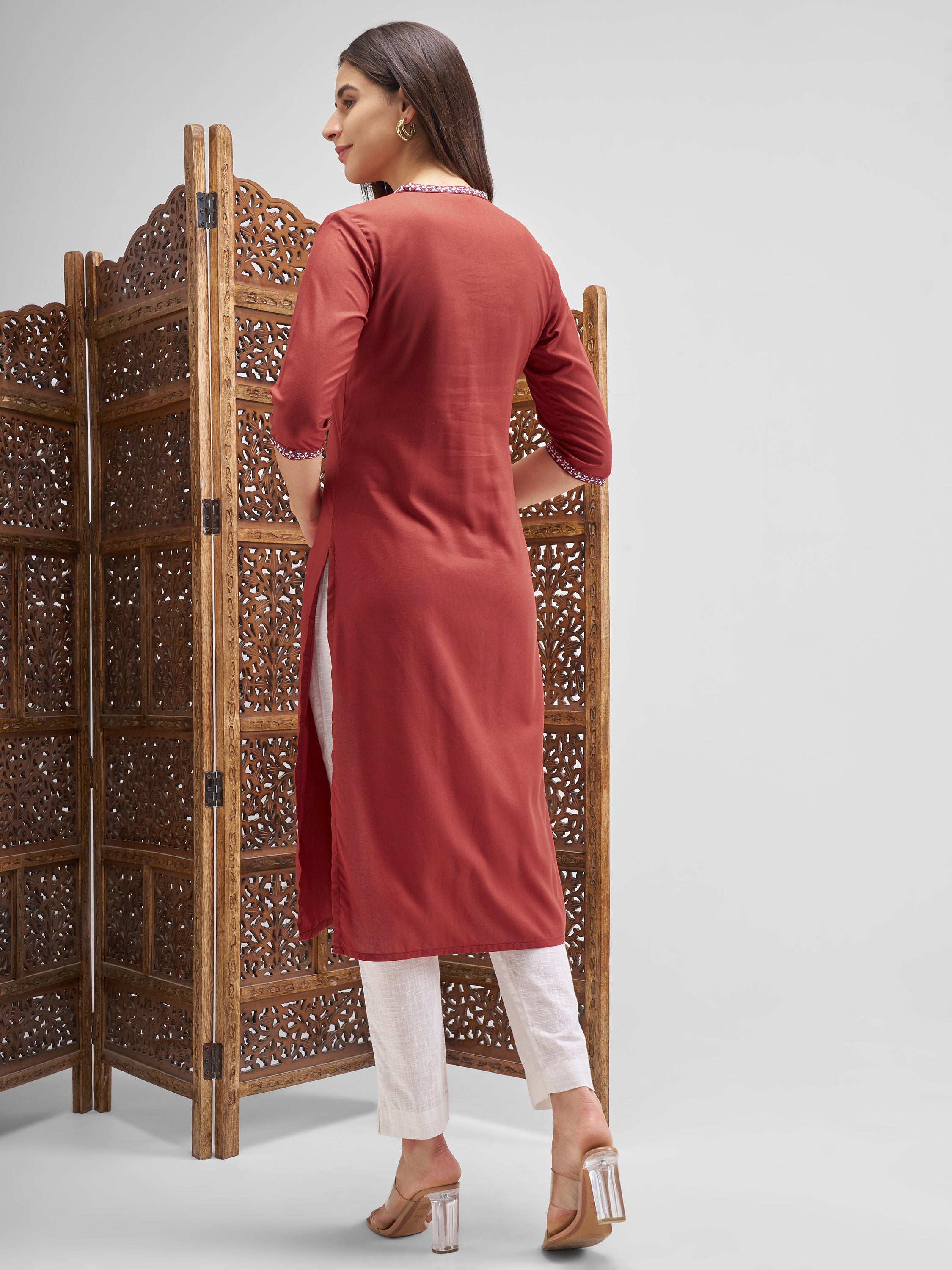 Vishudh Women Red Embroidered Straight Kurta - Red - Image 3