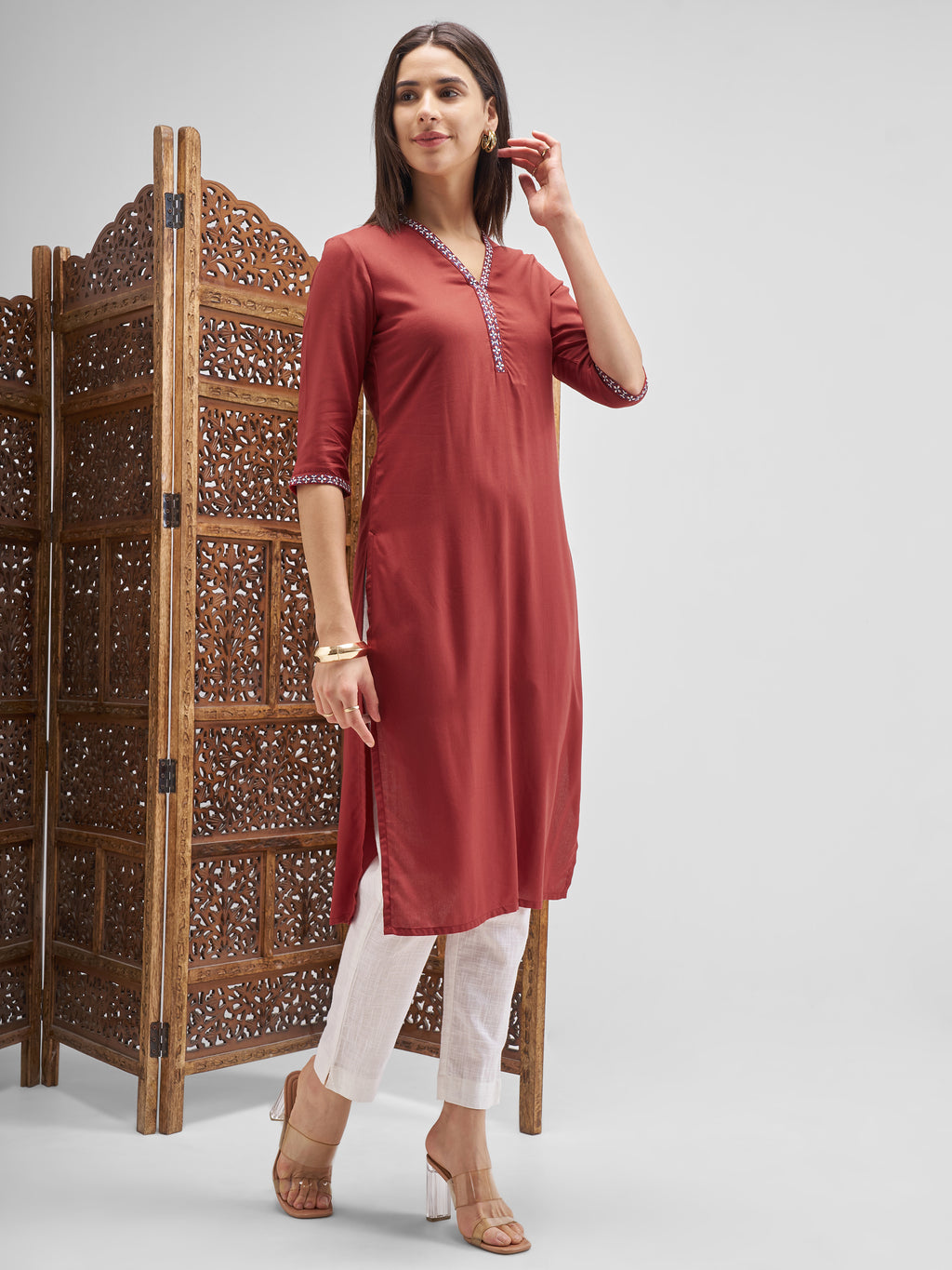 Vishudh Women Red Embroidered Straight Kurta - Red - Image 4
