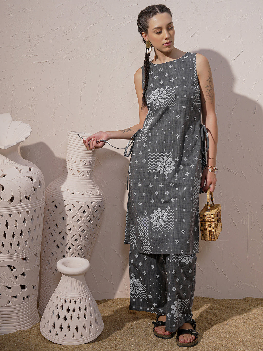 Vara By Vishudh Women Black Printed Kurta With Palazzo - Black - Image 1