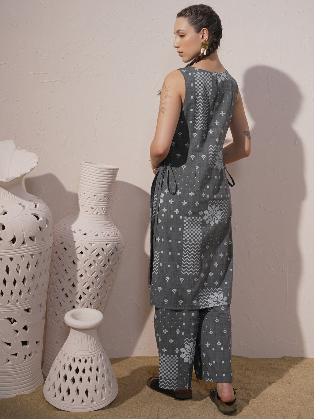 Vara By Vishudh Women Black Printed Kurta With Palazzo - Black - Image 3