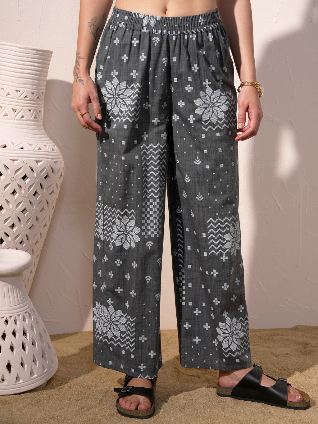 Vara By Vishudh Women Black Printed Kurta With Palazzo - Black - Image 8