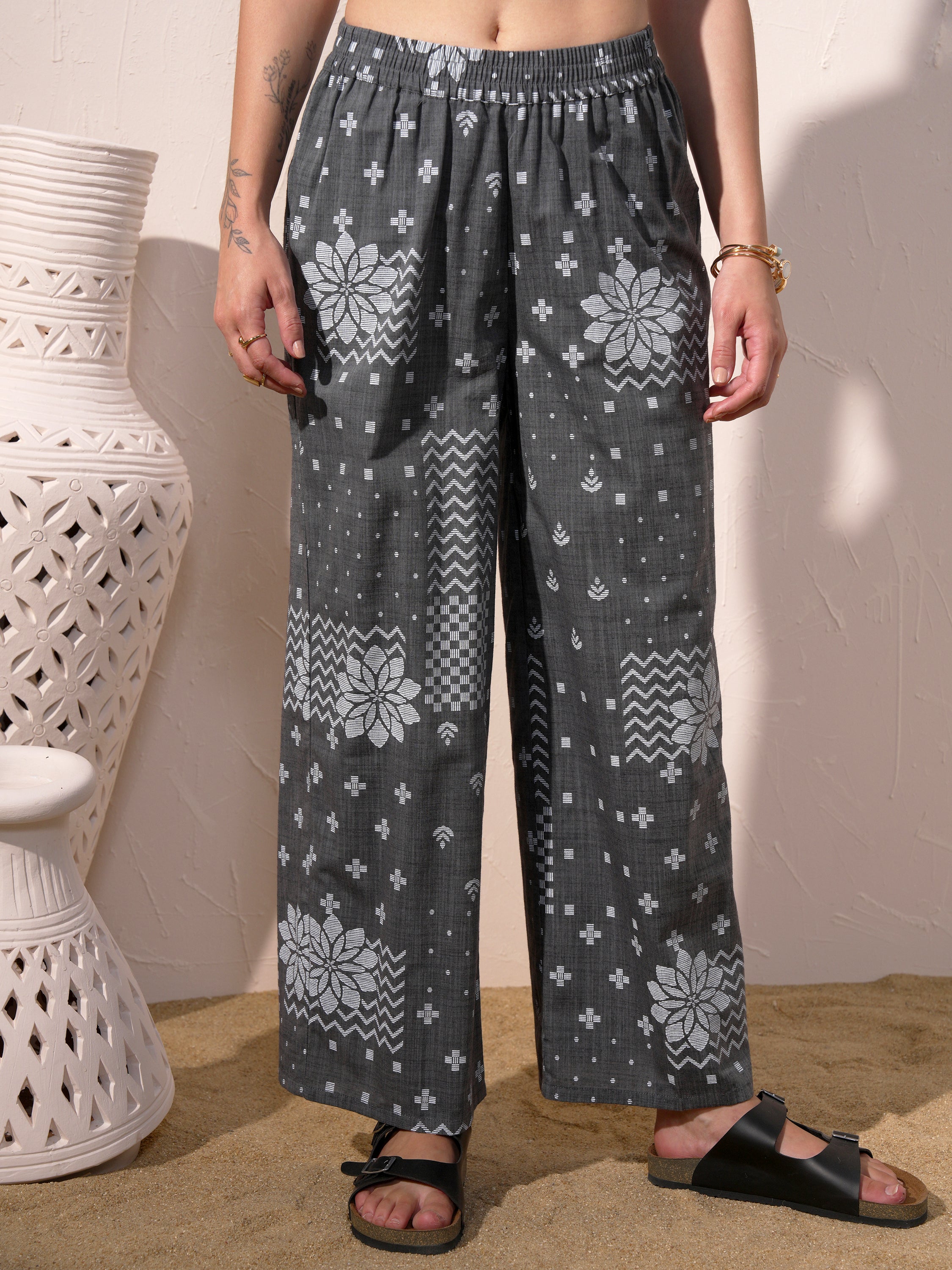 Vara By Vishudh Women Black Printed Kurta With Palazzo - Black - Image 8