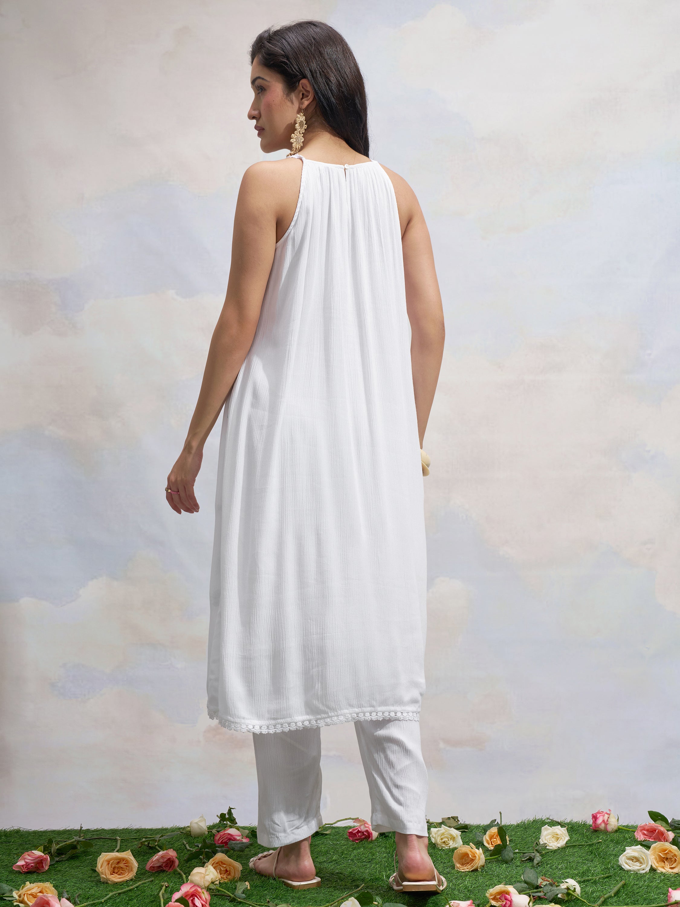 Vara By Vishudh Women White Embroidered Kurta With Trouser - White - Image 3