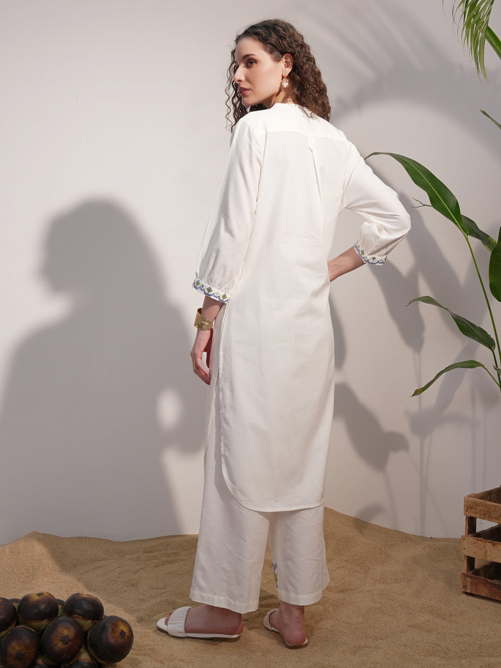 Vara By Vishudh Women White Embroidered Straight Kurta - White - Image 3