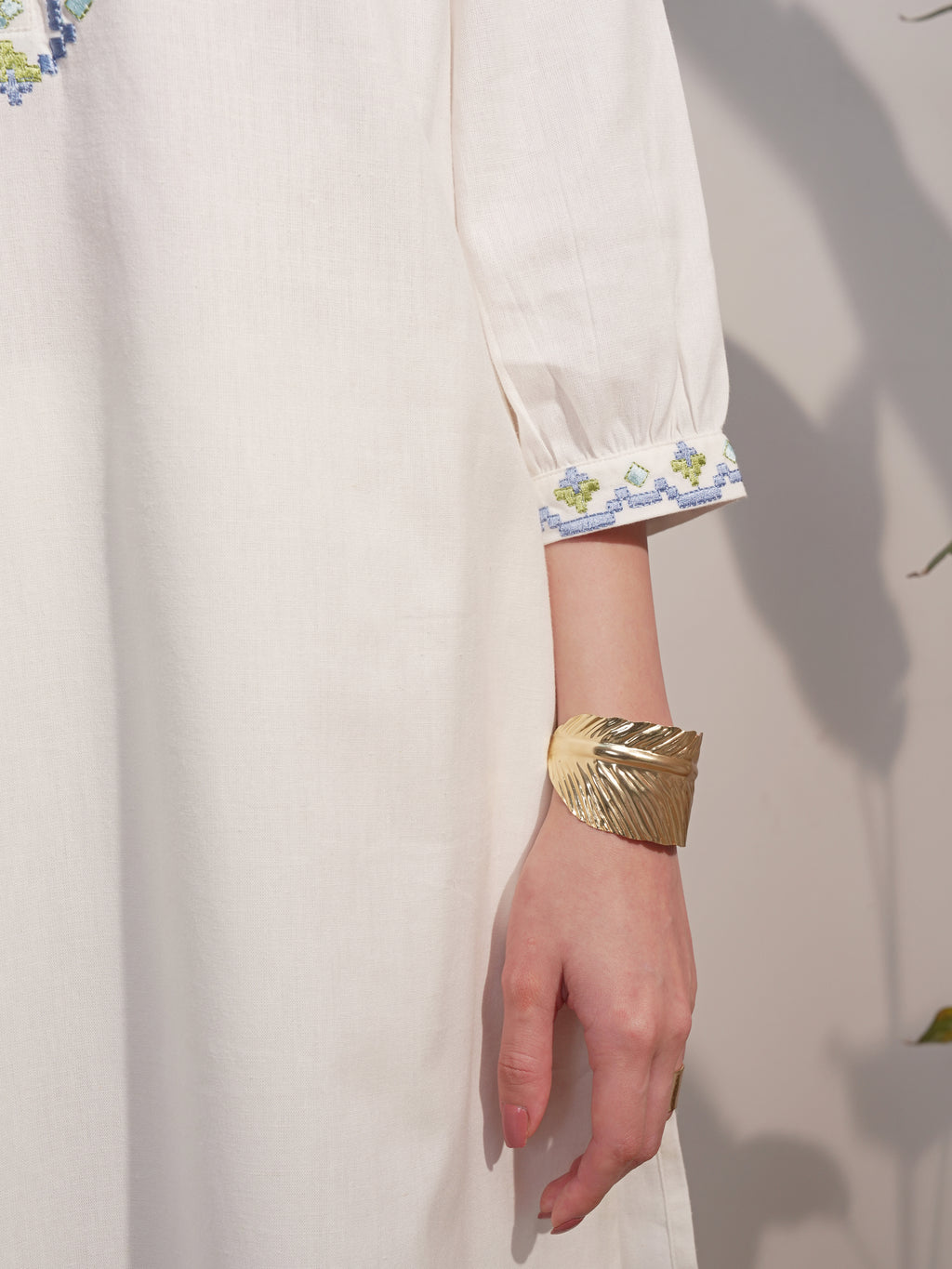 Vara By Vishudh Women White Embroidered Straight Kurta - White - Image 6