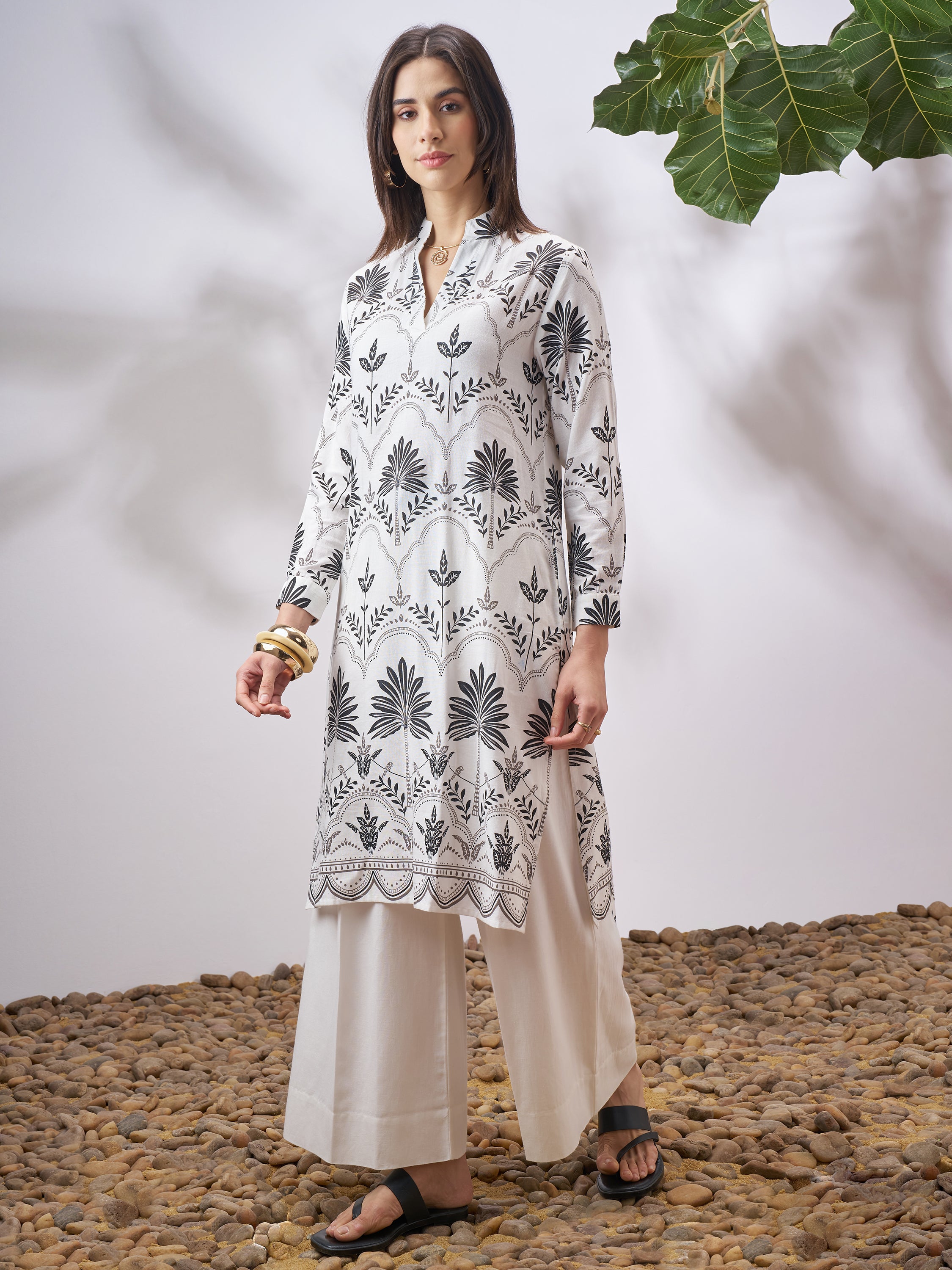 Vara By Vishudh Women Off White Printed Straight Kurta - Off White - Image 2