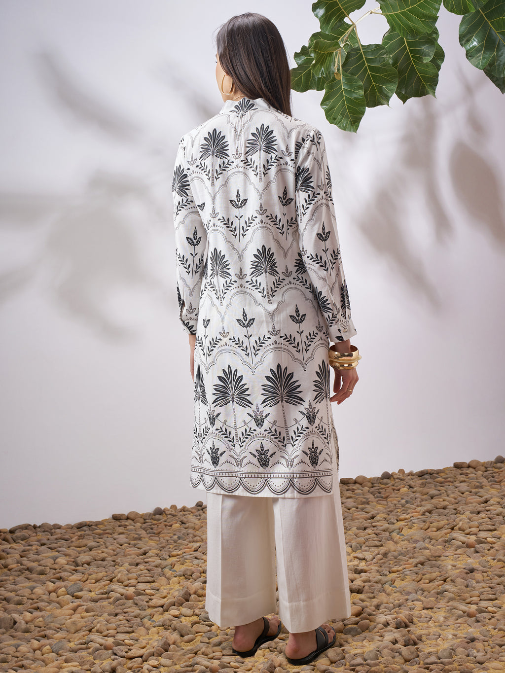 Vara By Vishudh Women Off White Printed Straight Kurta - Off White - Image 3