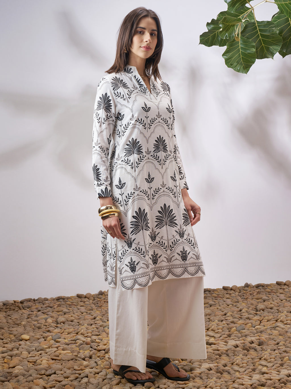 Vara By Vishudh Women Off White Printed Straight Kurta - Off White - Image 4