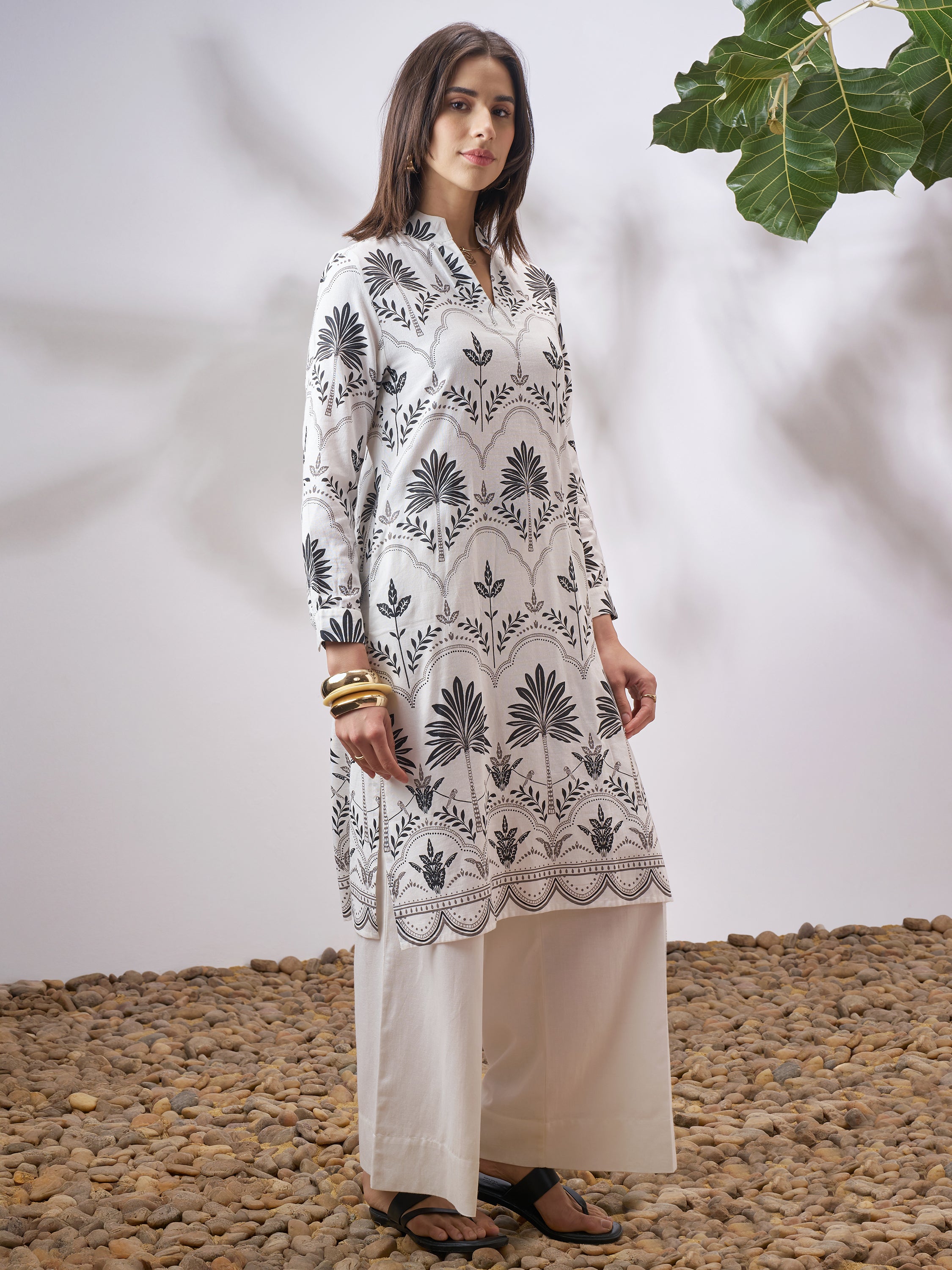 Vara By Vishudh Women Off White Printed Straight Kurta - Off White - Image 4