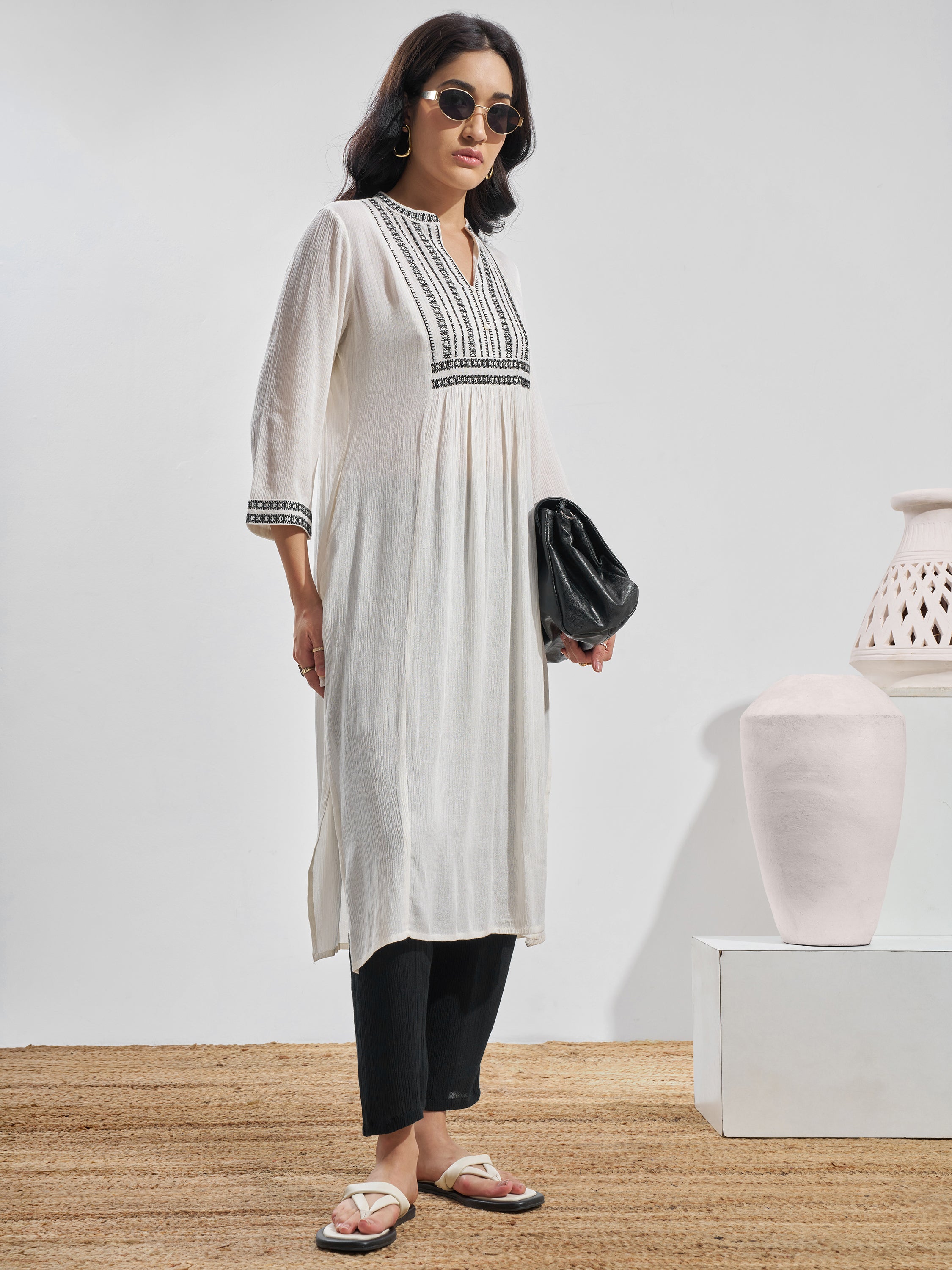 Vara By Vishudh Women White Embroidered Straight Kurta - White - Image 4