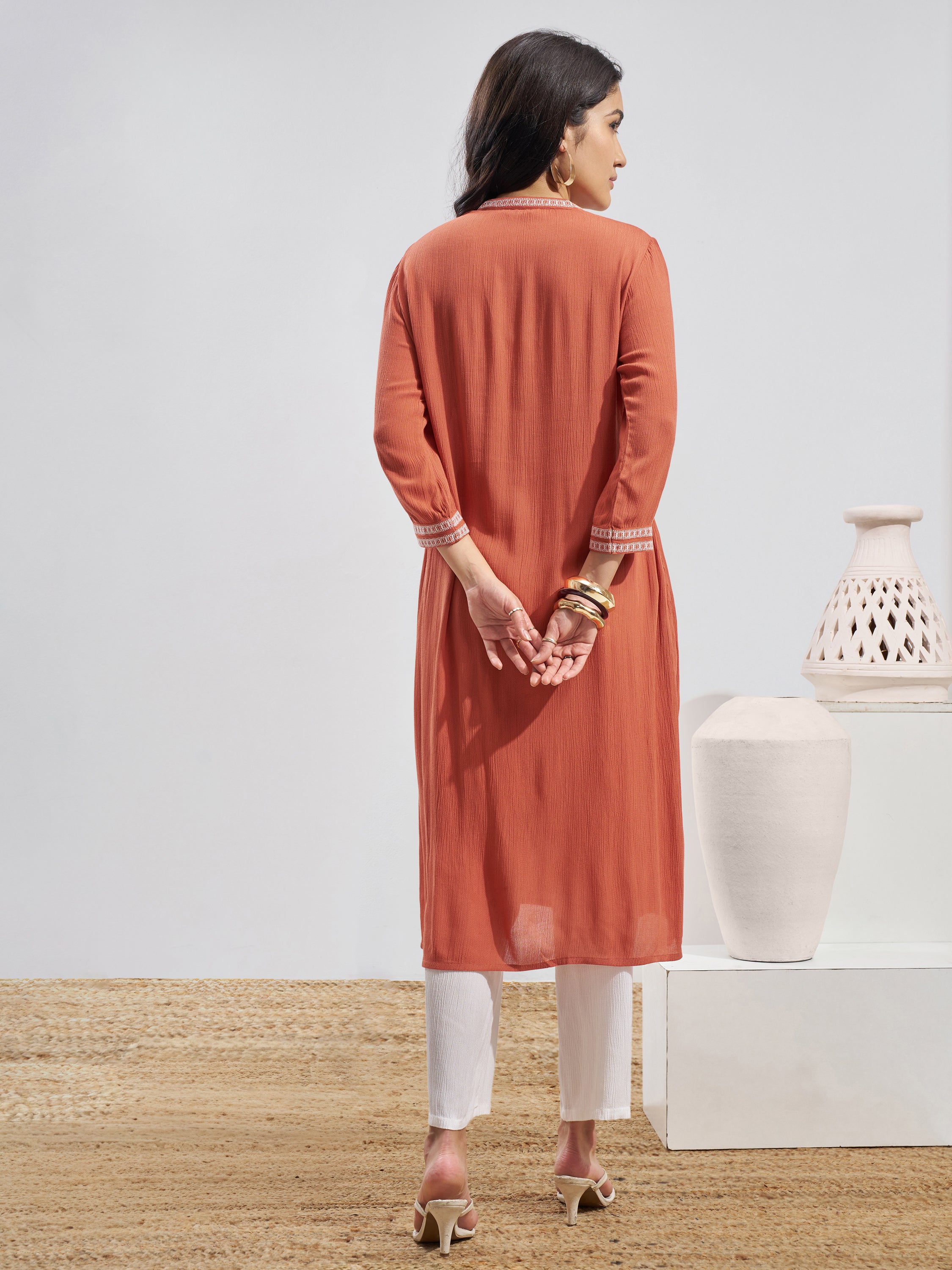 Vara By Vishudh Women Peach Embroidered Straight Kurta - Peach - Image 3