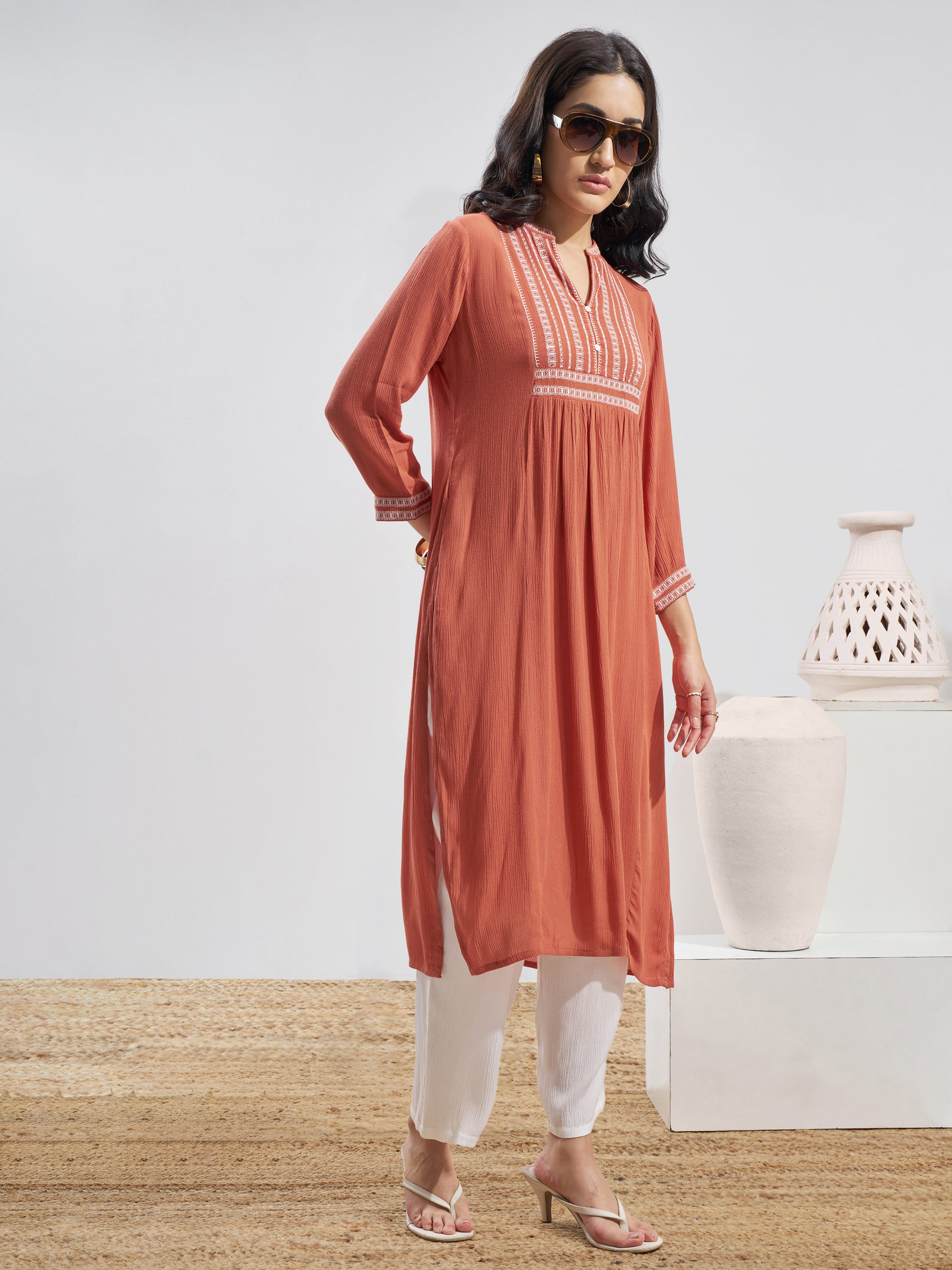 Vara By Vishudh Women Peach Embroidered Straight Kurta - Peach - Image 4