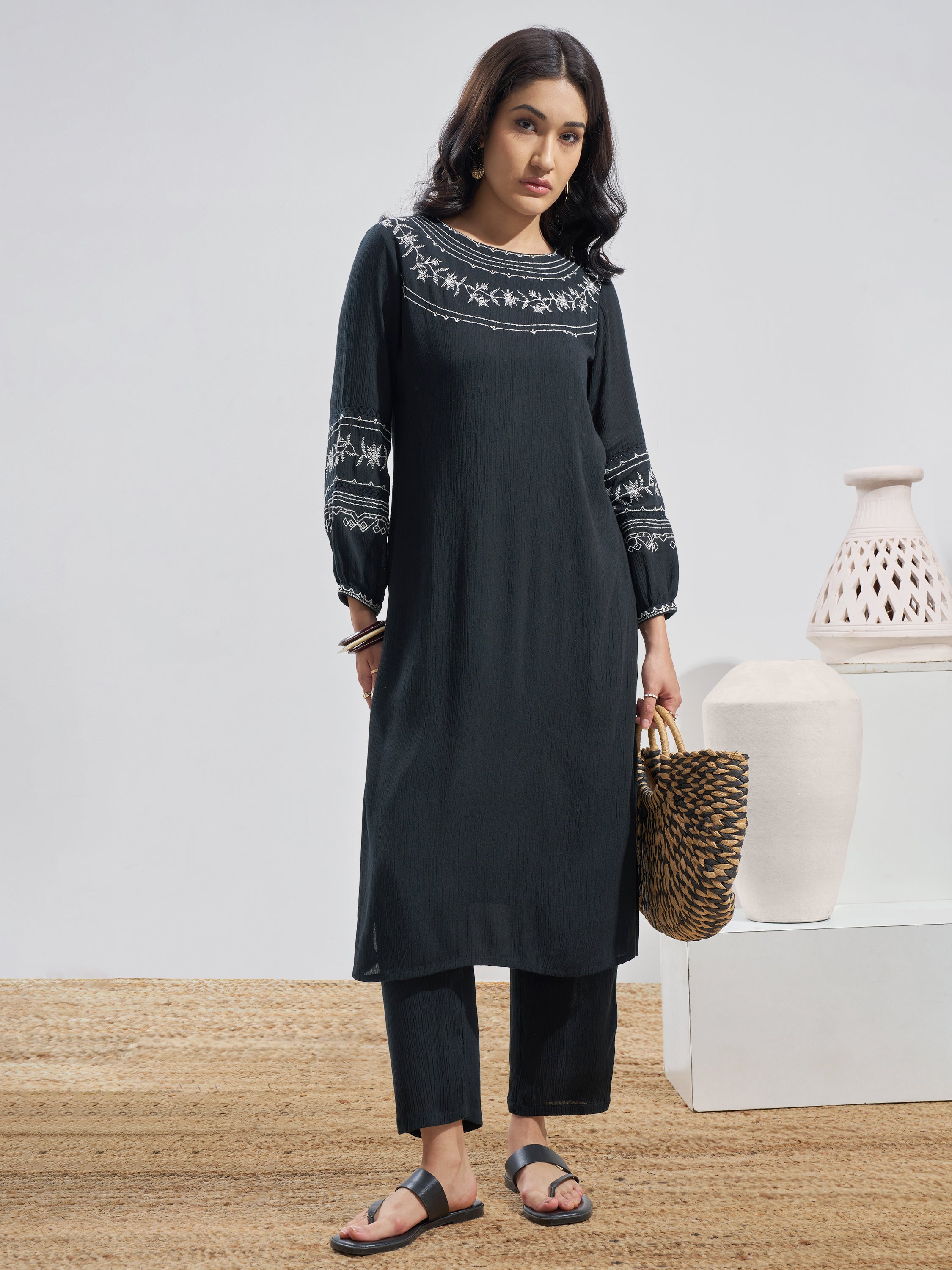 Vara By Vishudh Women Black Embroidered Straight Kurta - Black - Image 1