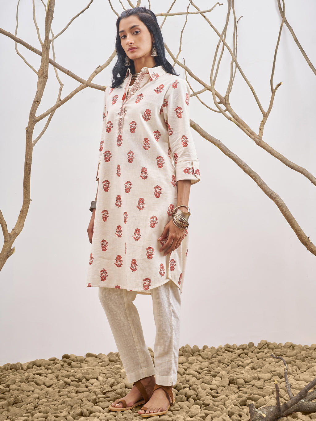 Vara By Vishudh Women Off White Printed Straight Kurta - Off White - Image 2