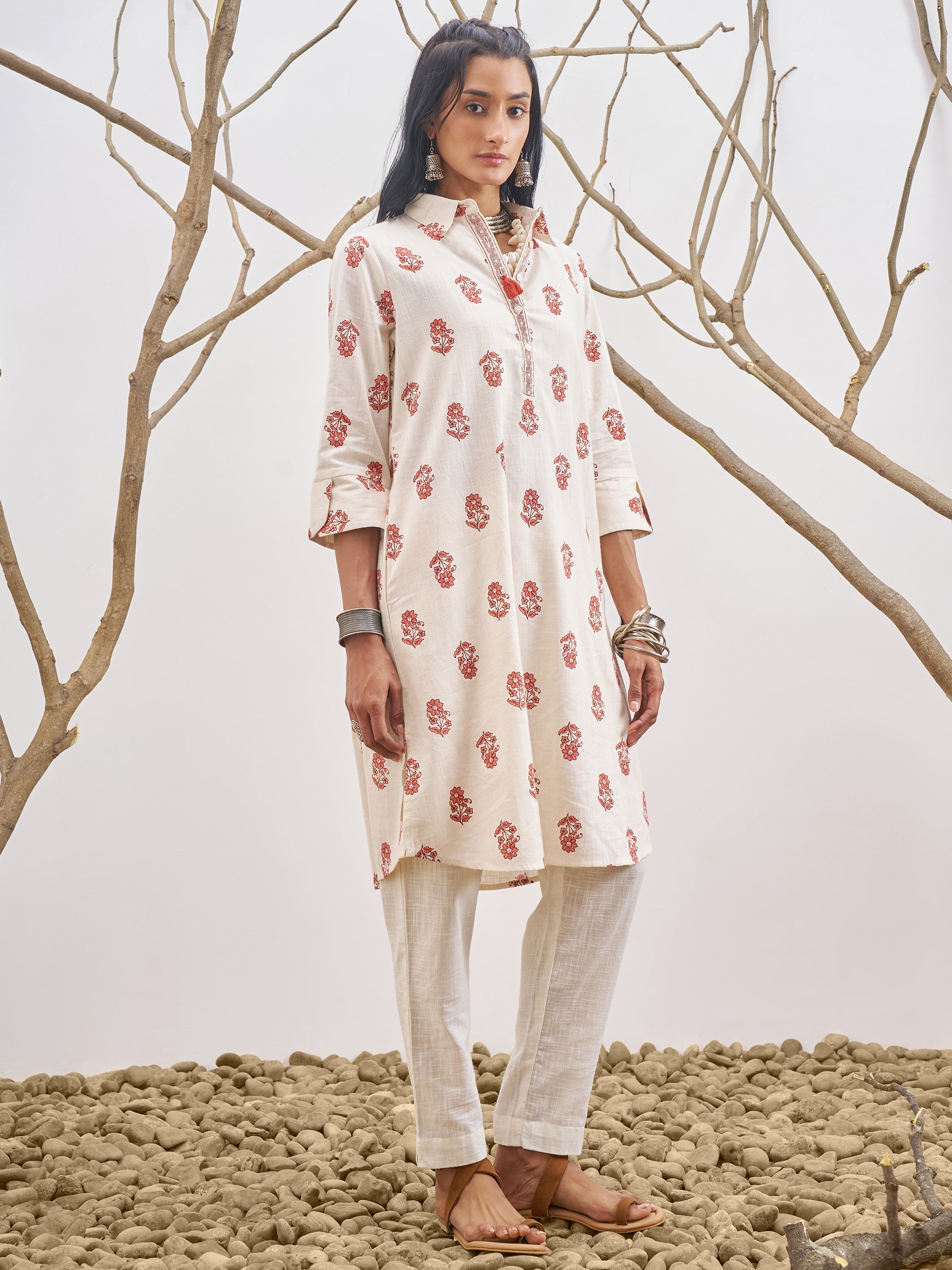 Vara By Vishudh Women Off White Printed Straight Kurta - Off White - Image 4