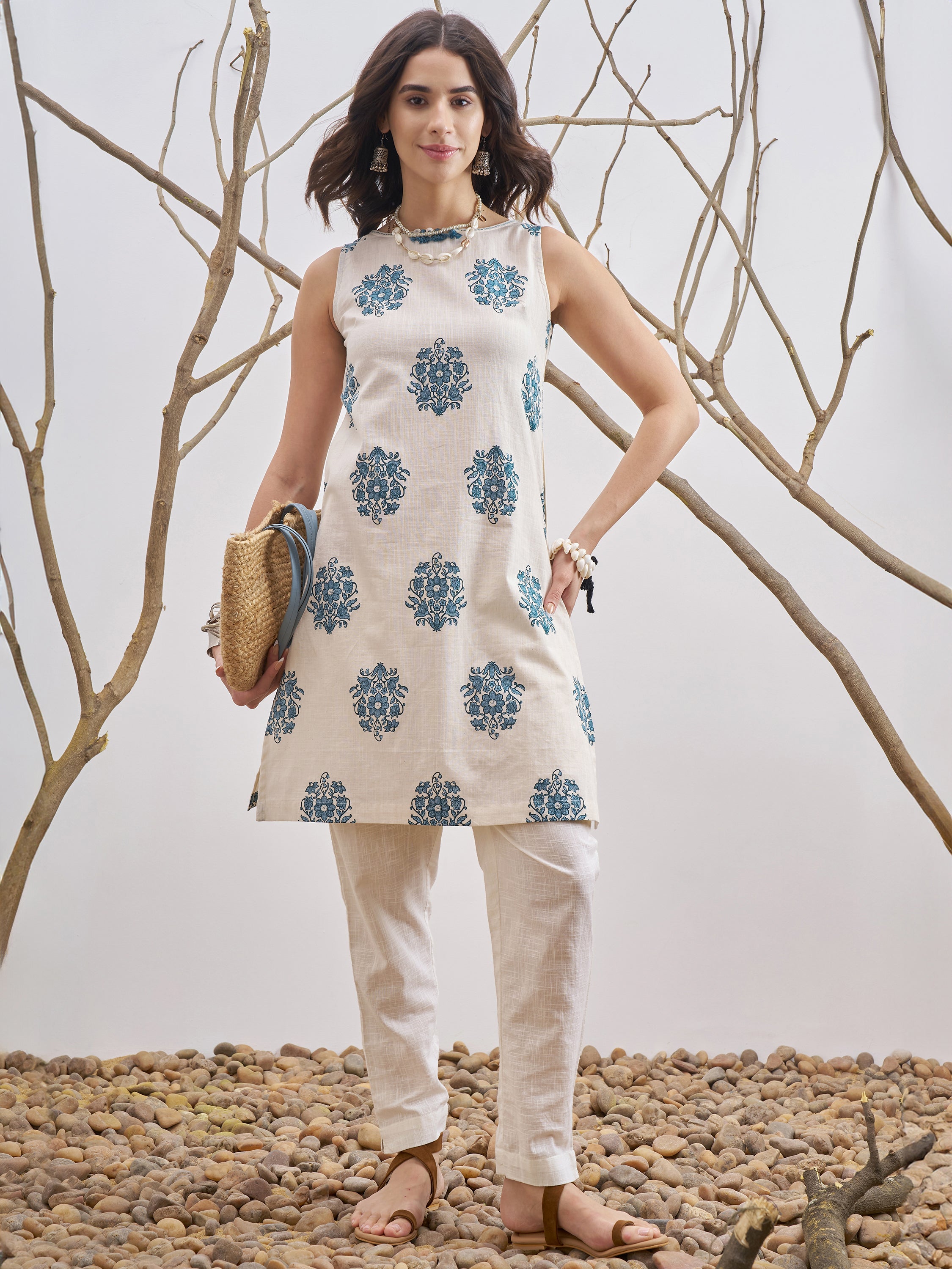 Vara By Vishudh Women Off White Printed Straight Kurta - Off White - Image 2