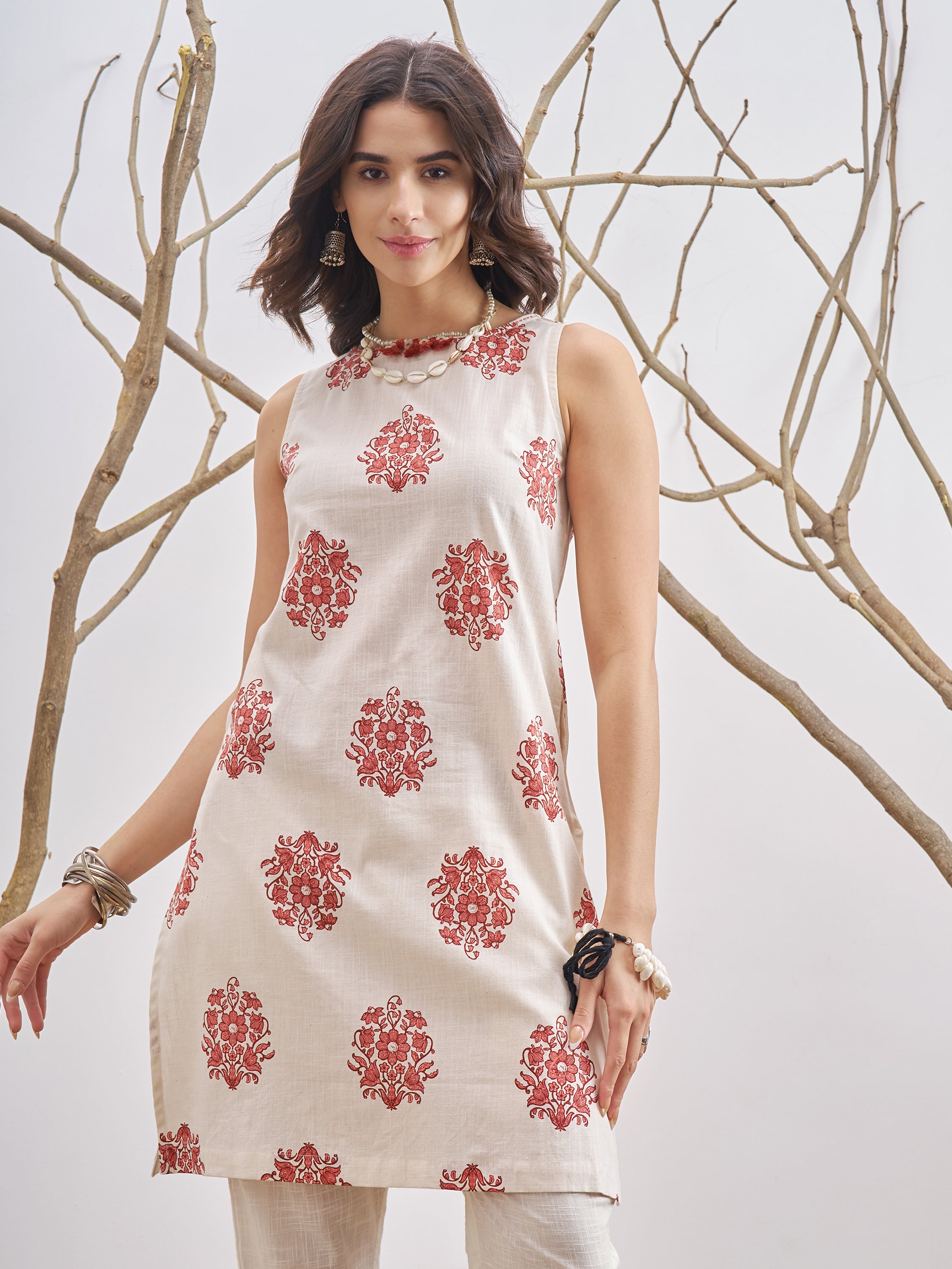 Vara By Vishudh Women Off White Printed Straight Kurta - Off White - Image 1