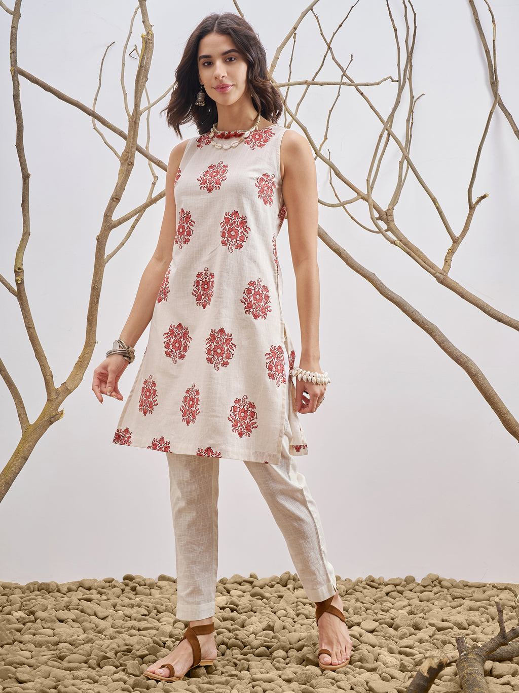 Vara By Vishudh Women Off White Printed Straight Kurta - Off White - Image 2