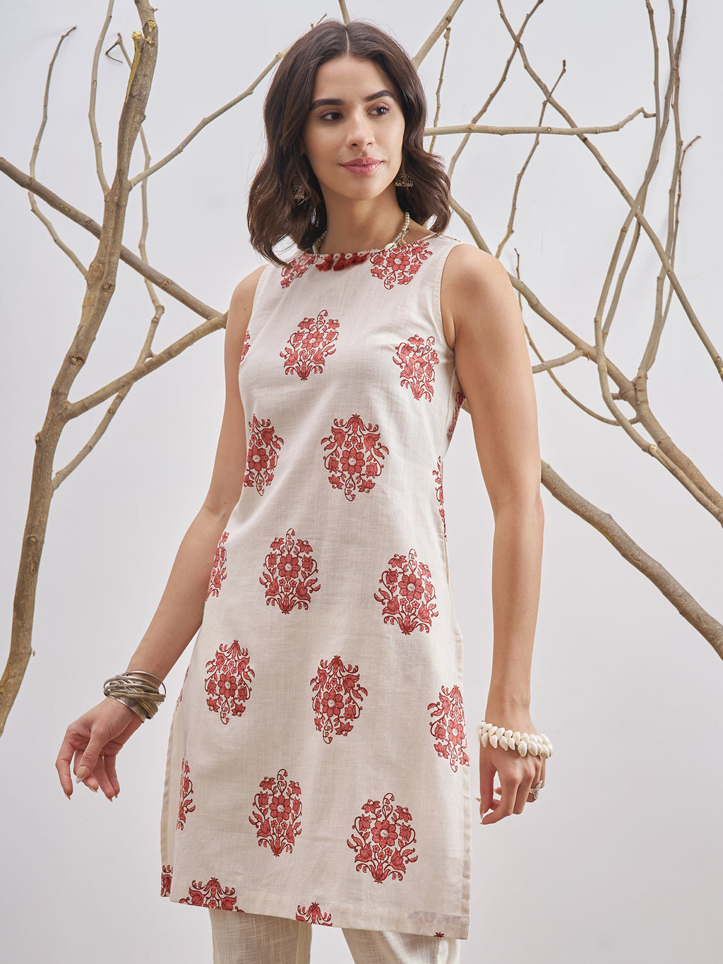 Vara By Vishudh Women Off White Printed Straight Kurta - Off White - Image 4