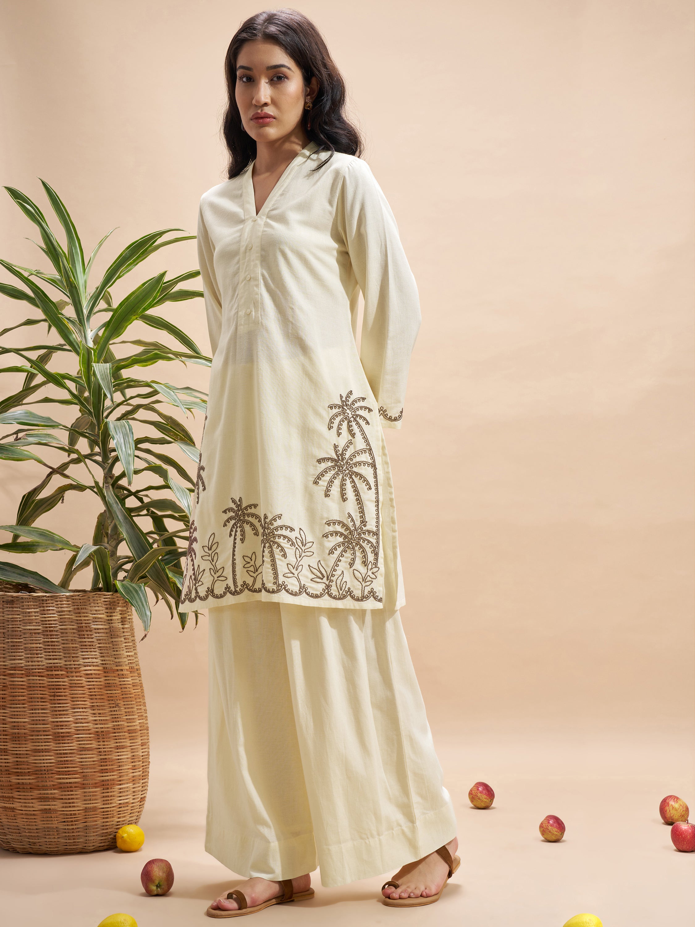 Vara By Vishudh Women Cream Embroidered Straight Kurta - Cream - Image 2