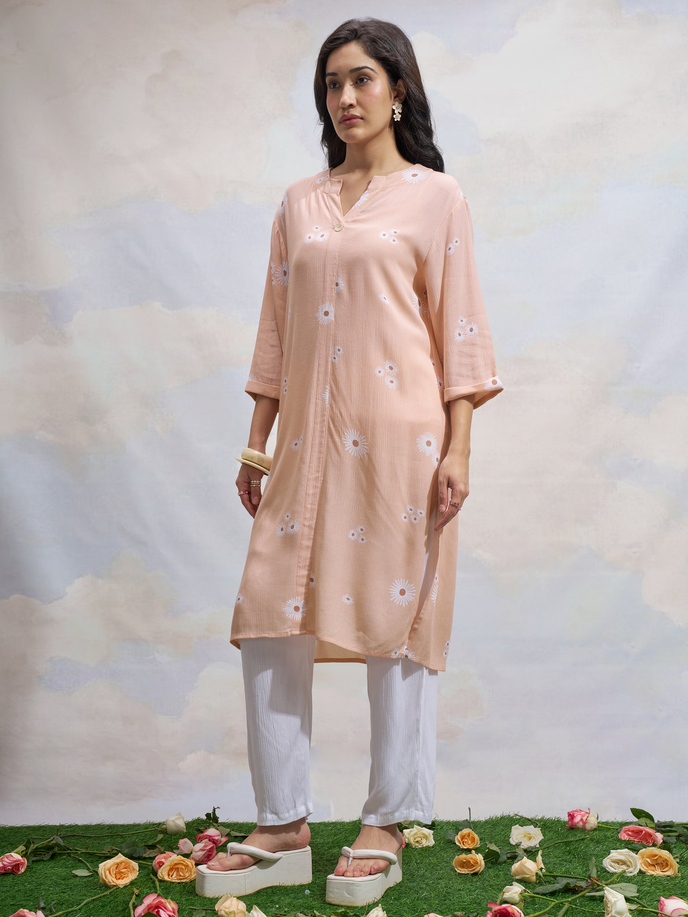 Vara By Vishudh Women Peach Printed Straight Kurta - Peach - Image 2