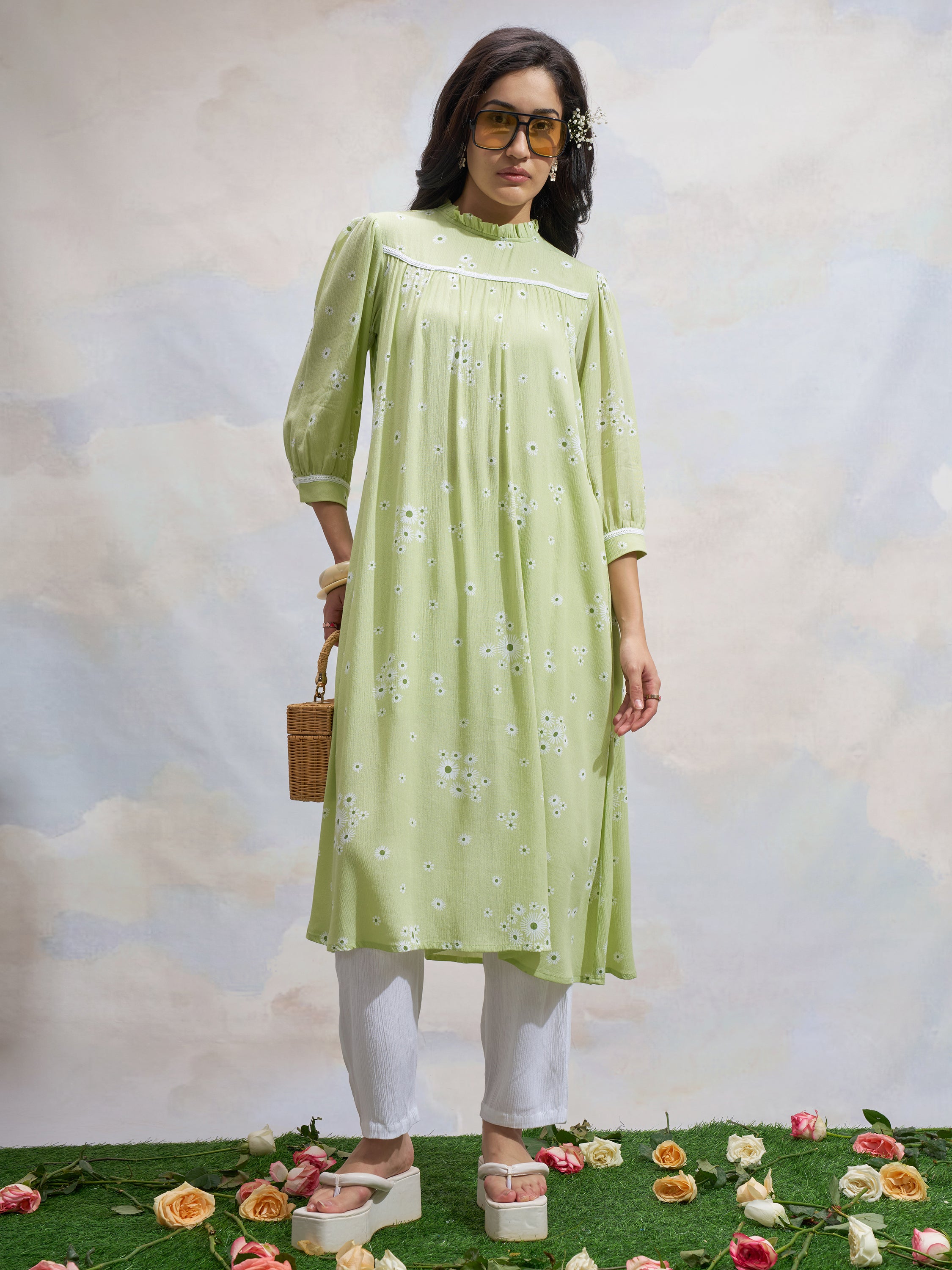 Vara By Vishudh Women Green Printed Straight Kurta - Green - Image 1
