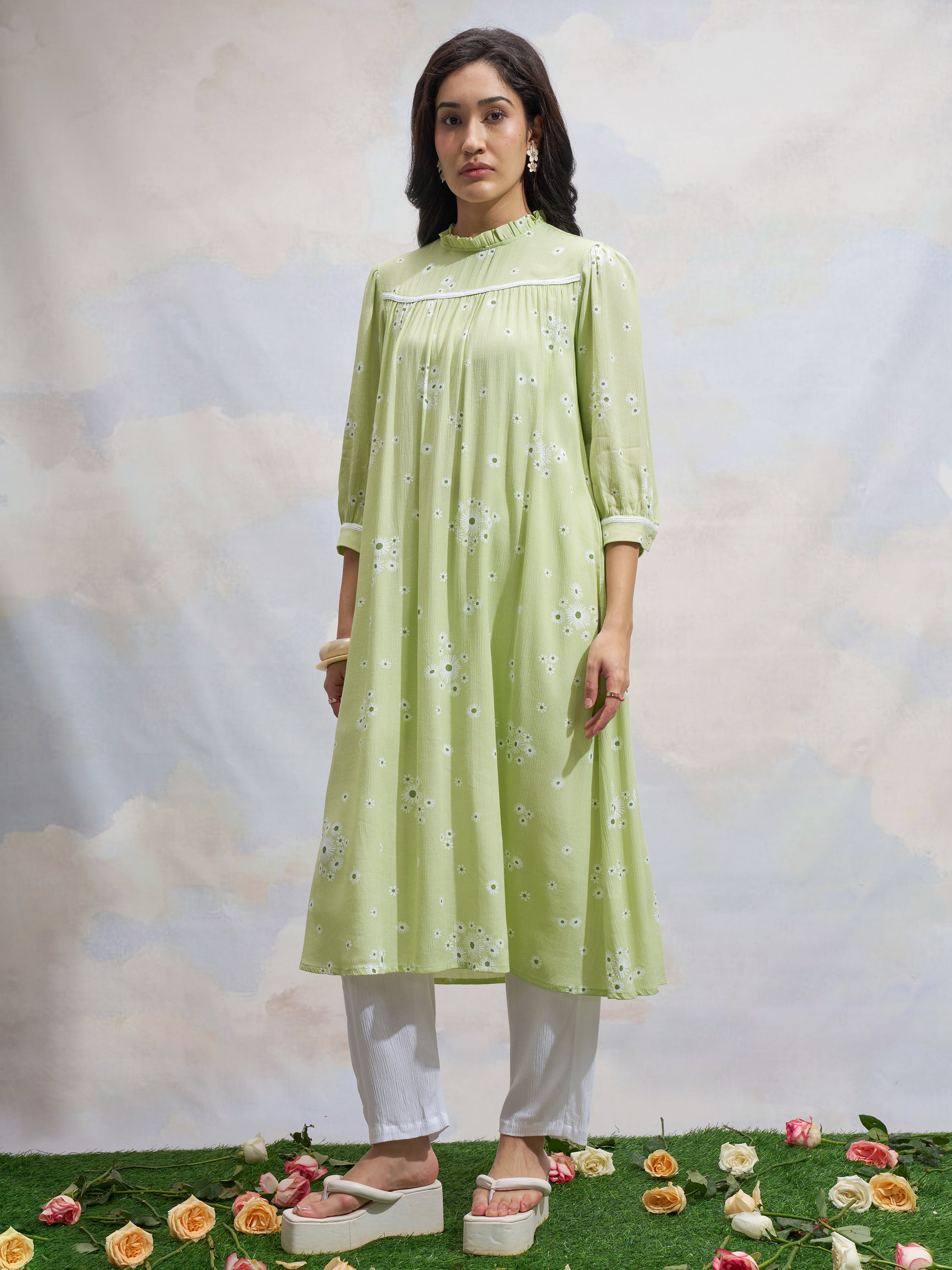 Vara By Vishudh Women Green Printed Straight Kurta - Green - Image 2